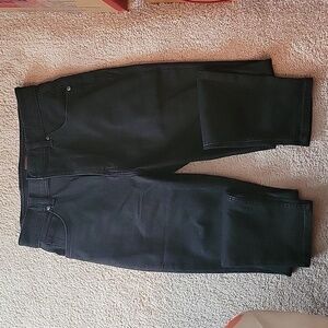Lee black skinny Jean size 10 short